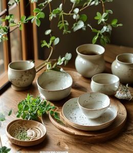 日本精致家居好物平铺摆拍，木质餐具与陶瓷器皿搭配绿植，呈现日式侘寂生活美学